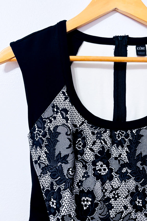 Robe noire et blanche avec dentelle seconde main - Simons- La Penderie du Paradis