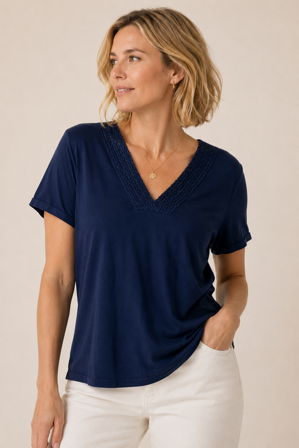 T-shirt marine avec dentelle seconde main - Tommy Hilfiger- La Penderie du Paradis