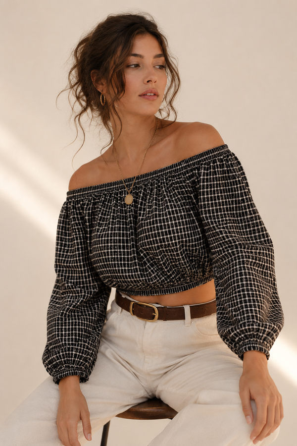 Crop top noir et blanc à carreaux avec épaules denudées seconde main - Wilfred- La Penderie du Paradis