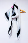 Foulard carré blanc motif visage abstrait seconde main - Autres- La Penderie du Paradis