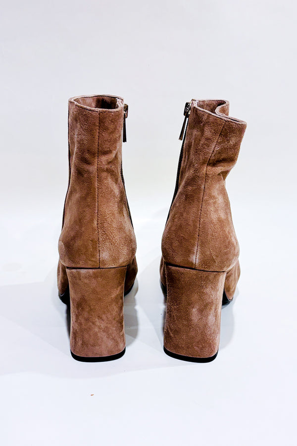 Bottes beiges en suède (9.5) seconde main - L'Intervalle- La Penderie du Paradis