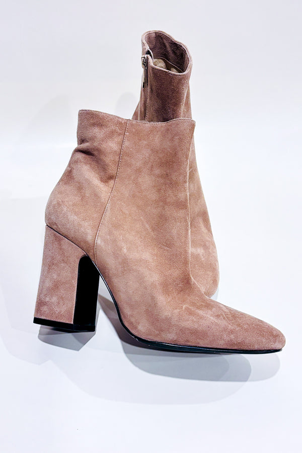 Bottes beiges en suède (9.5) seconde main - L'Intervalle- La Penderie du Paradis