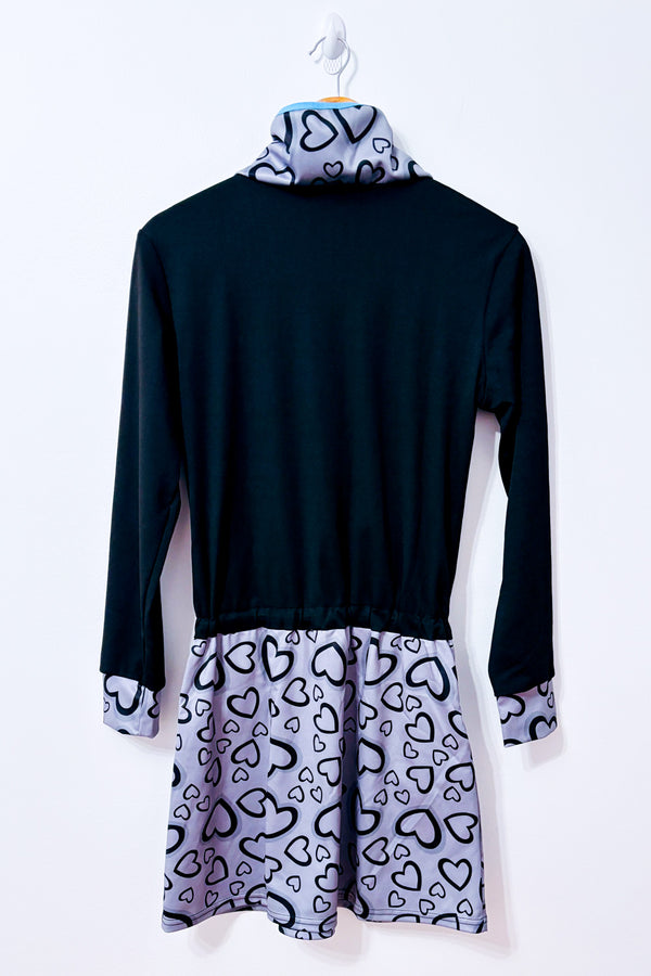 Robe noire à motifs cœurs et col montant seconde main - Misslook- La Penderie du Paradis