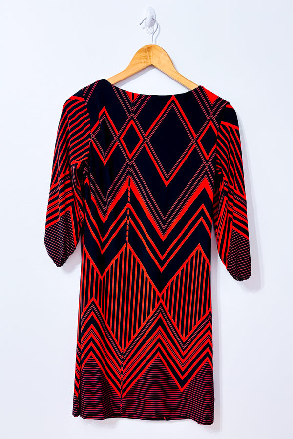 Robe marine et rouge à motif géométrique seconde main - En Focus Studio- La Penderie du Paradis