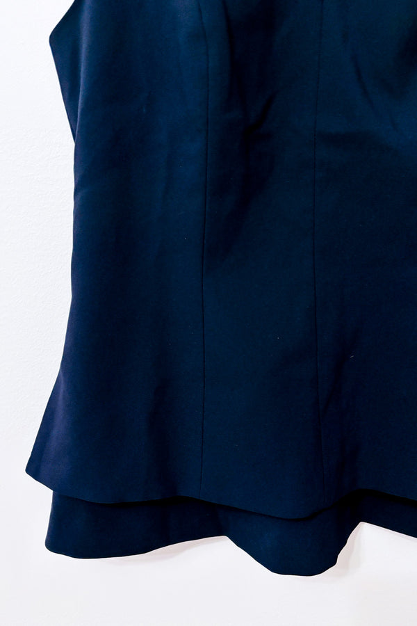Haut sans manche marine à col V seconde main - Le Château- La Penderie du Paradis