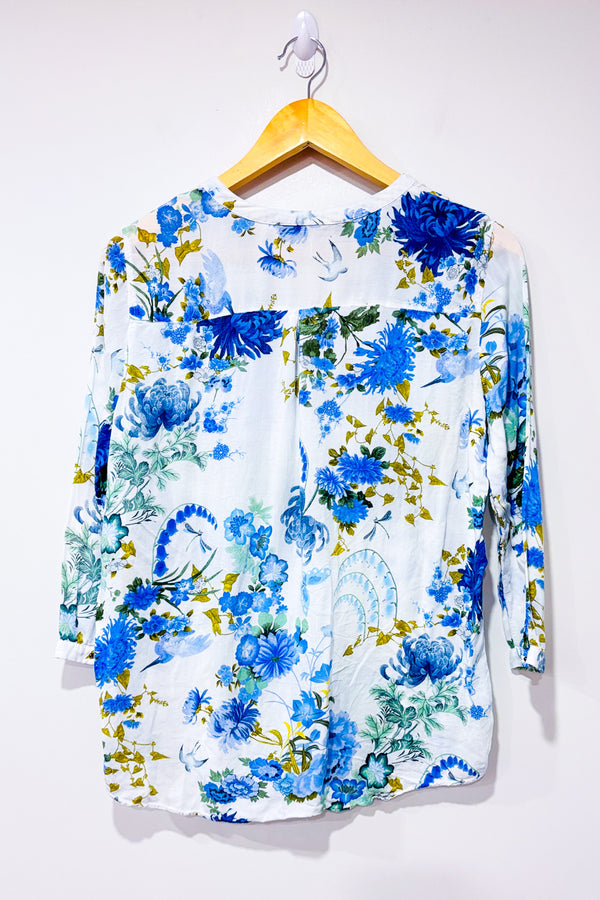 Blouse fluide fleurie blanche et bleue seconde main - Zara- La Penderie du Paradis