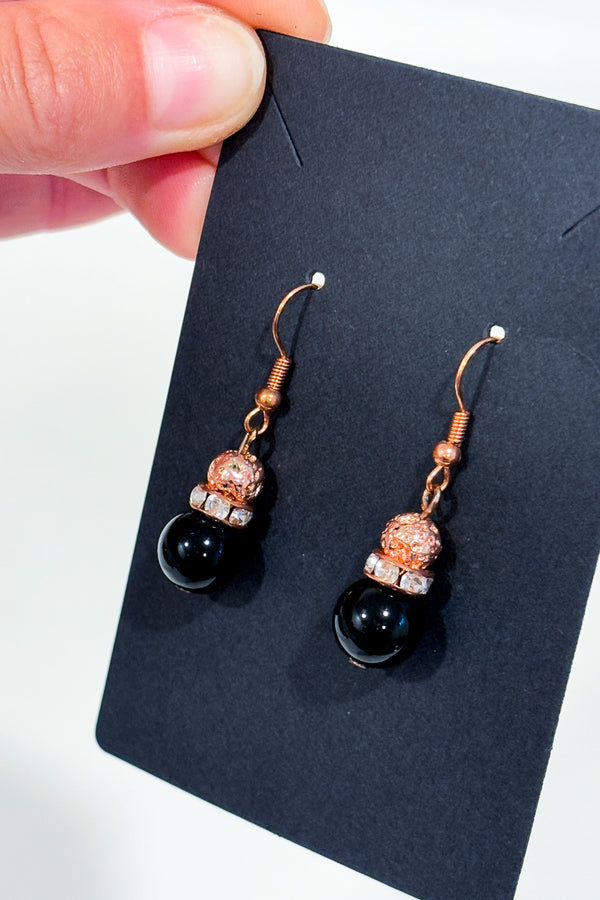 Boucles d'oreilles pendentif bille noire et doré-Autres-La Penderie du Paradis 🕊