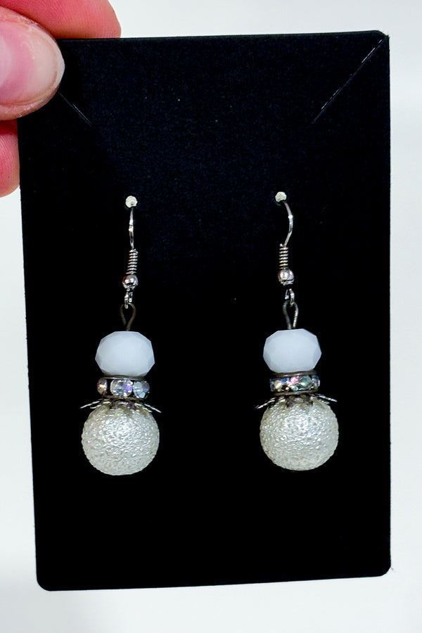 Boucles d'oreilles pendentif boules blanches seconde main - Autres- La Penderie du Paradis