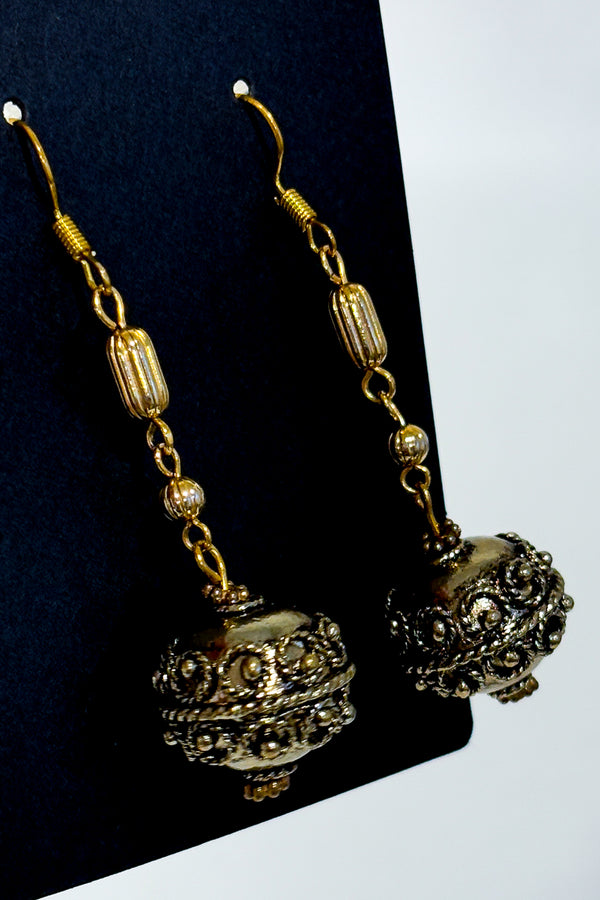 Boucles d'oreilles pendantes dorées à boule filigranée* seconde main - Autres- La Penderie du Paradis