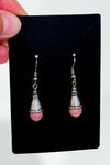 Boucles d'oreilles pendantes argentées avec perles roses seconde main - Autres- La Penderie du Paradis
