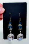 Boucles d’oreilles pendantes argentées et bleues seconde main - Autres- La Penderie du Paradis
