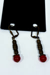 Boucles d’oreilles pendantes dorées à perles rouges seconde main - Autres- La Penderie du Paradis