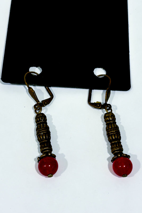 Boucles d’oreilles pendantes dorées à perles rouges seconde main - Autres- La Penderie du Paradis
