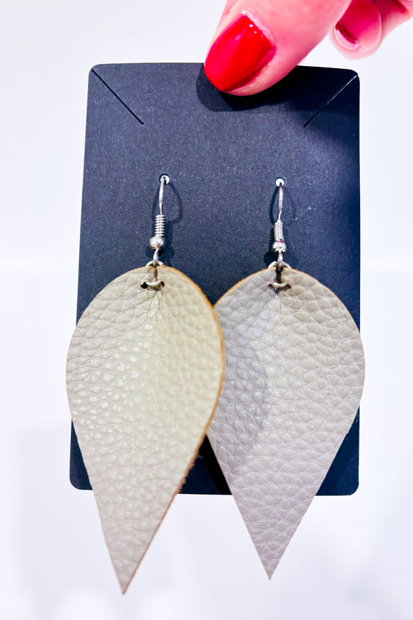 Boucles d'oreilles pétale grise faux cuir-Autres-La Penderie du Paradis 🕊