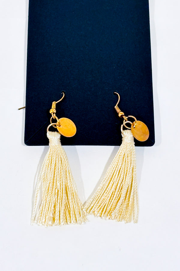 Boucles d'oreilles pendentif pompom beige seconde main - Autres- La Penderie du Paradis