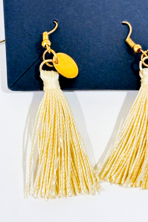 Boucles d'oreilles pendentif pompom beige seconde main - Autres- La Penderie du Paradis