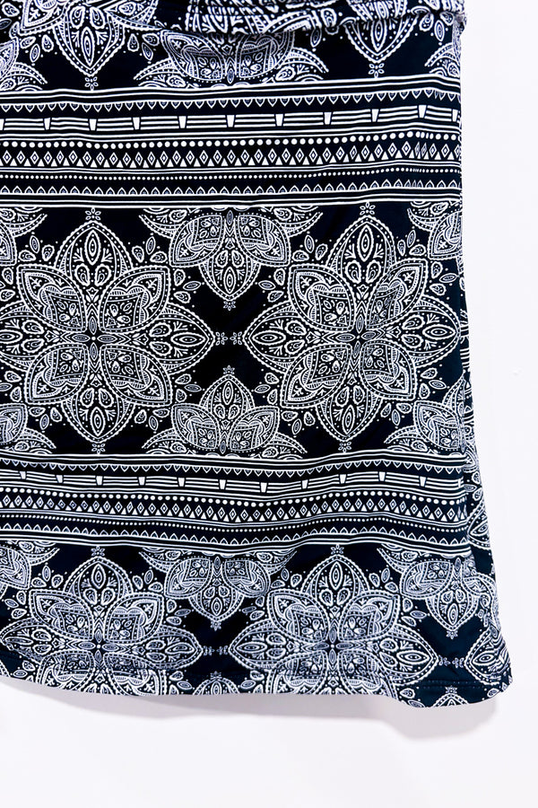 Haut de maillot de bain noir fleuri* seconde main - Turquoise Couture- La Penderie du Paradis