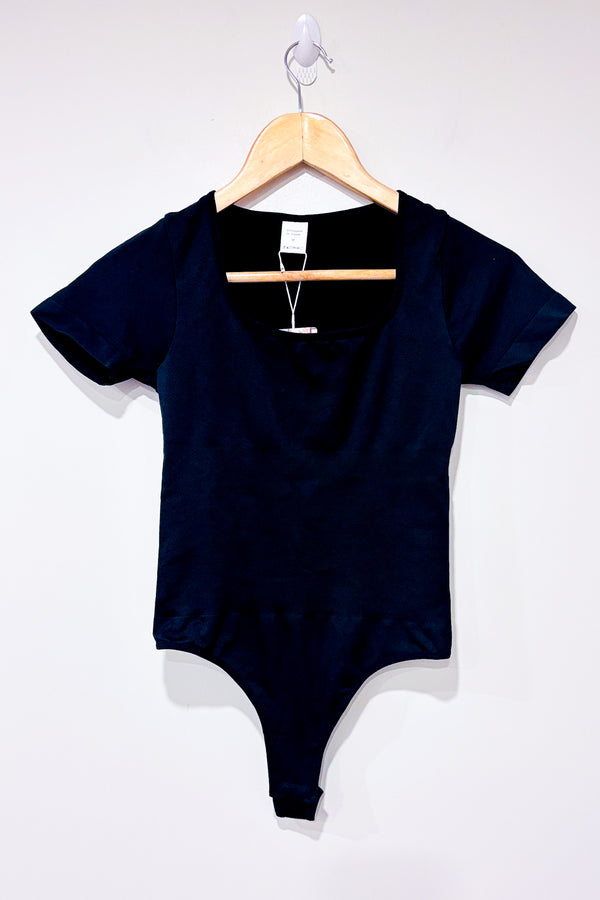 Bodysuit noir à encolure carrée (m)-HeyShape-La Penderie du Paradis 🕊
