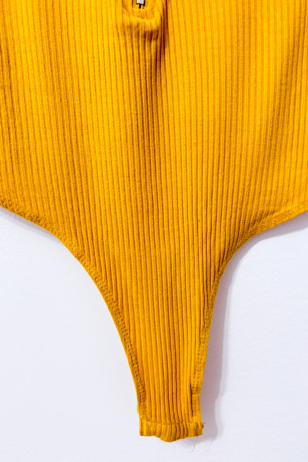 Bodysuit côtelé safran avec fermeture éclair seconde main - SWS Streetwear Society- La Penderie du Paradis