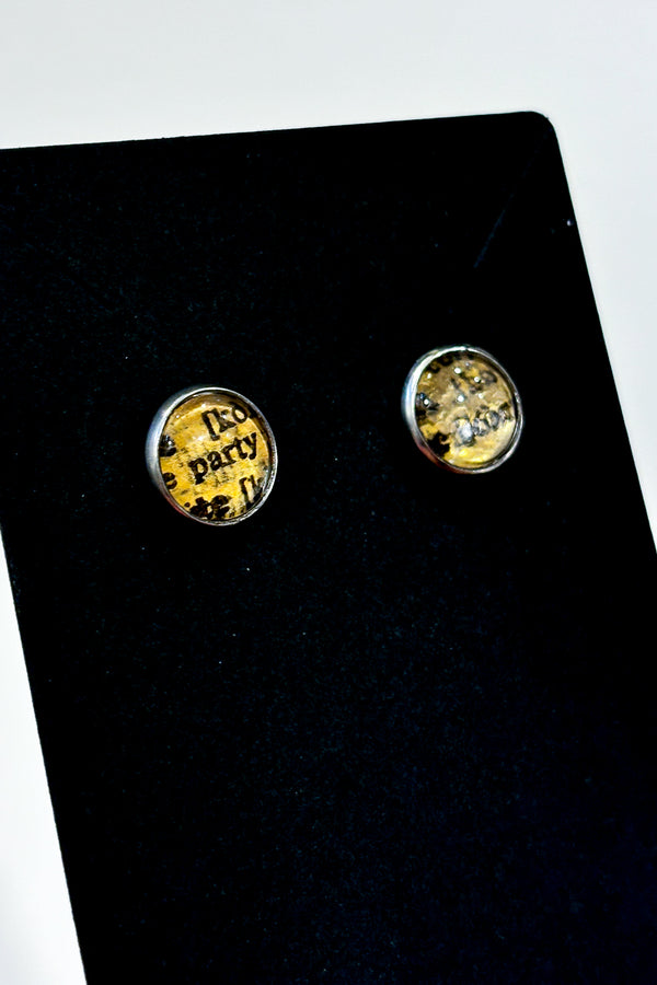 Boucles d'oreilles découpure magazine seconde main Autres