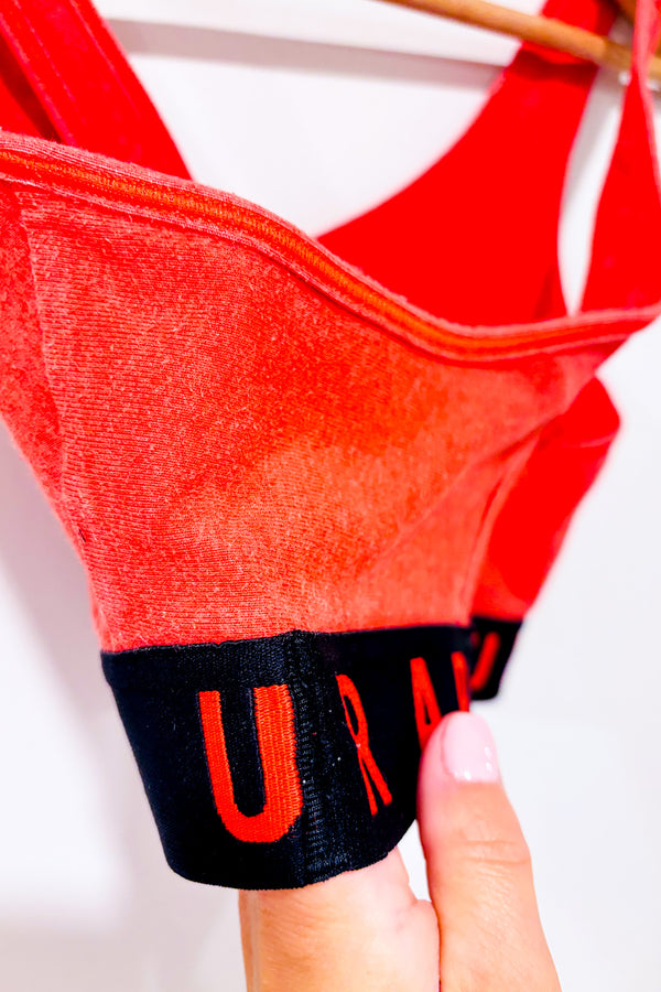 Top de sport corail et noir (s)-Under Armour-La Penderie du Paradis 🕊