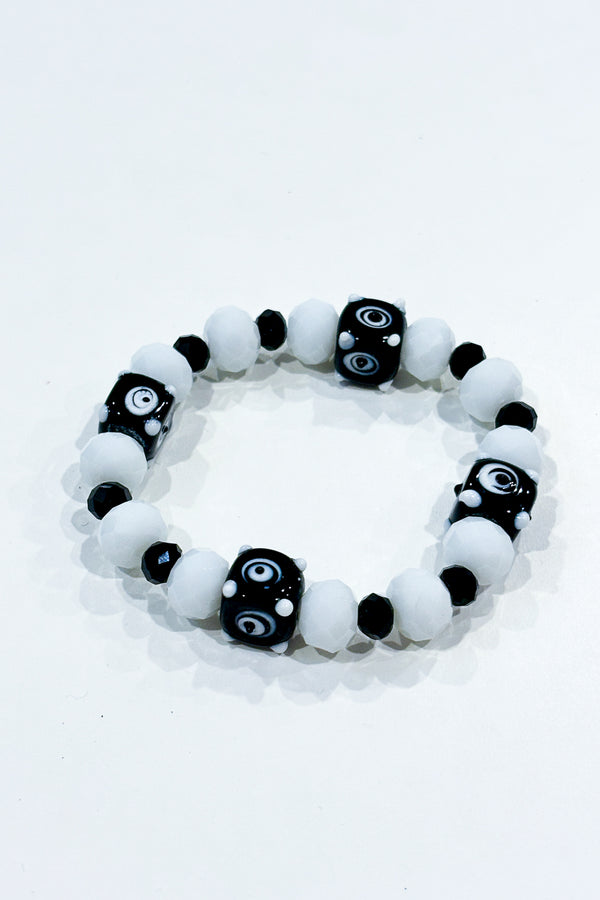Bracelet billes blanches et noires seconde main Autres
