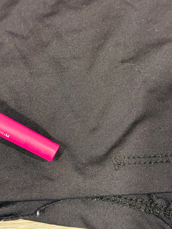 Camisole noire avec gouttelettes or (s)-Foxy Jeans-La Penderie du Paradis 🕊