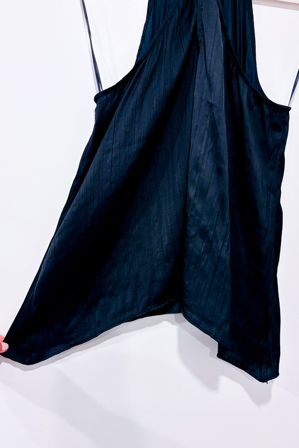 Camisole noire asymétrique à haut licou (s)-Old Navy-La Penderie du Paradis 🕊