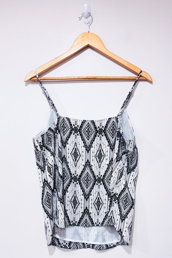 Camisole blanche et noire à motifs (m)-Dynamite-La Penderie du Paradis 🕊