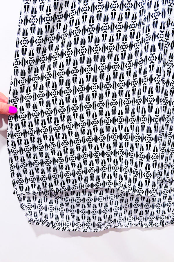 Blouse noire et blanche à motifs* seconde main - DR2- La Penderie du Paradis