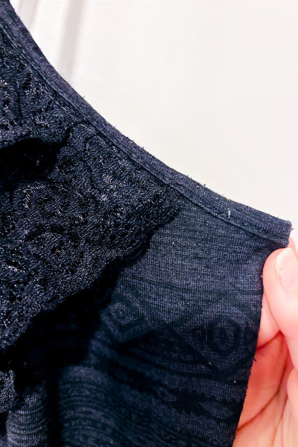 Camisole noire et grise avec dentelle seconde main - Ardene- La Penderie du Paradis