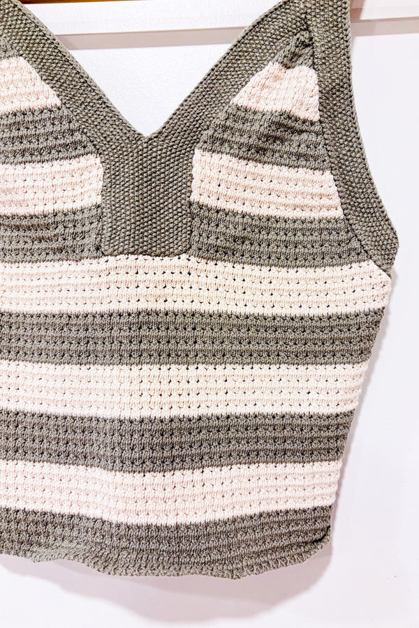 Camisole courte vert sauge et crème rayée en tricot seconde main - NOBO- La Penderie du Paradis