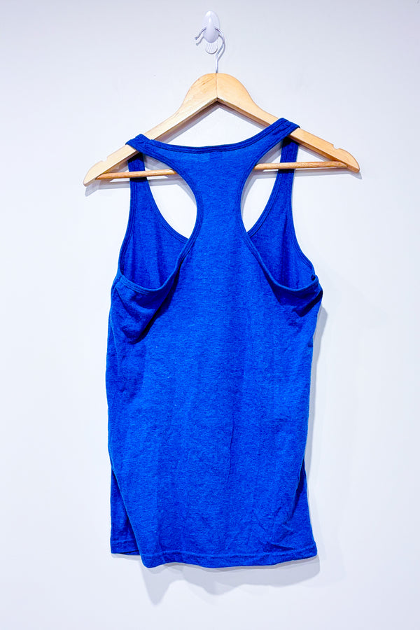 Camisole bleue ''Beach babe'' (l) -- La Penderie du Paradis ?