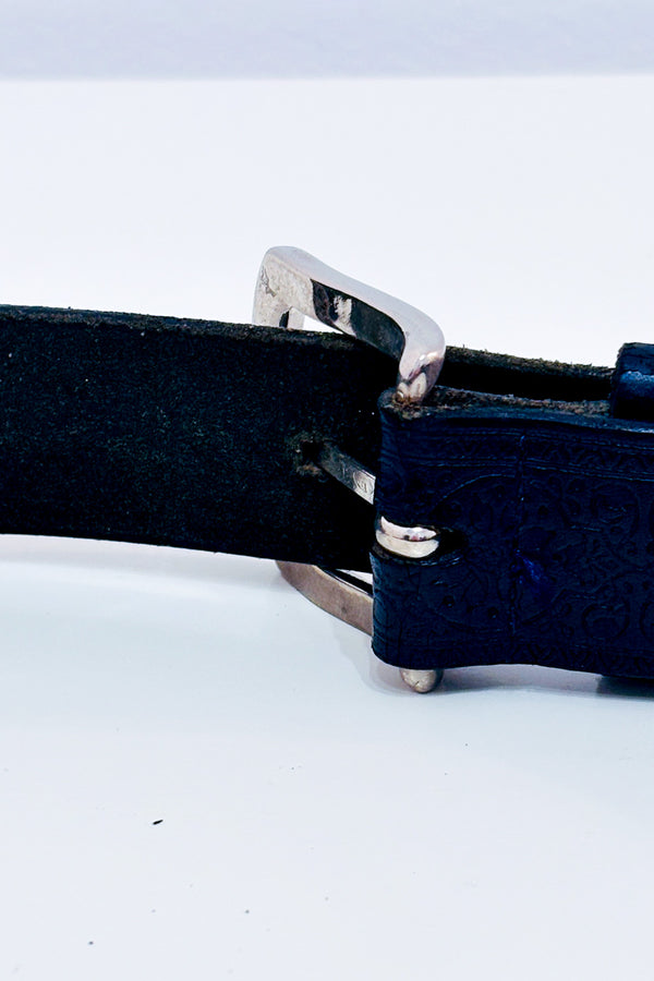 Ceinture noire fleurie texturée en cuir véritable seconde main - Grenier- La Penderie du Paradis