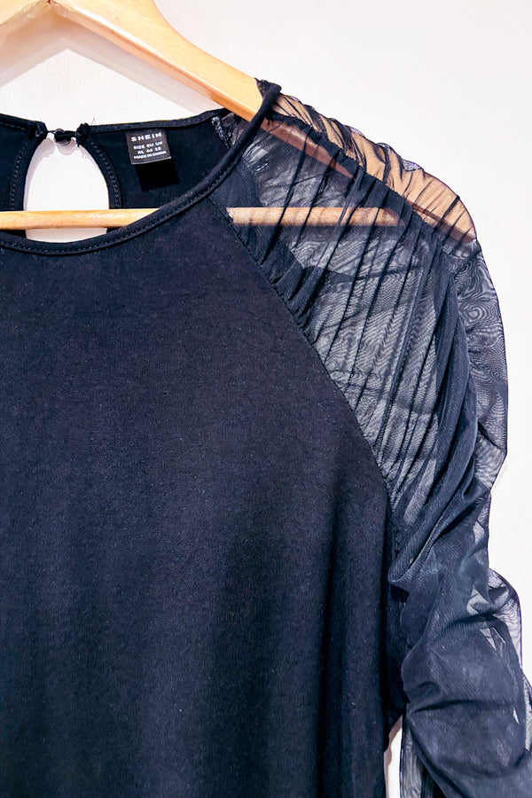 Chandail noir avec manches transparentes (l)-SHEIN-La Penderie du Paradis 🕊