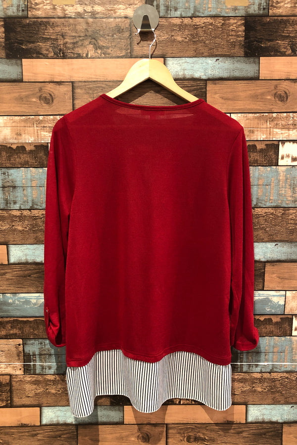 Chandail rouge ''Love'' avec bande rayée noire et blanche au bas (xl) seconde main Grenier