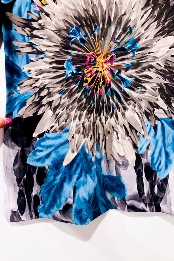 Chandail noir avec fleur bleue (s)-Tricotto-La Penderie du Paradis 🕊