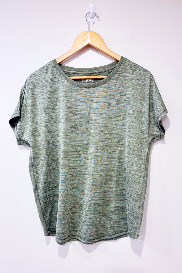 T-shirt de sport gris-vert (l)-Reitmans-La Penderie du Paradis 🕊