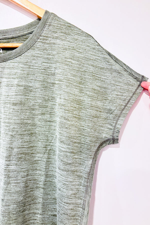 T-shirt de sport gris-vert (l)-Reitmans-La Penderie du Paradis 🕊