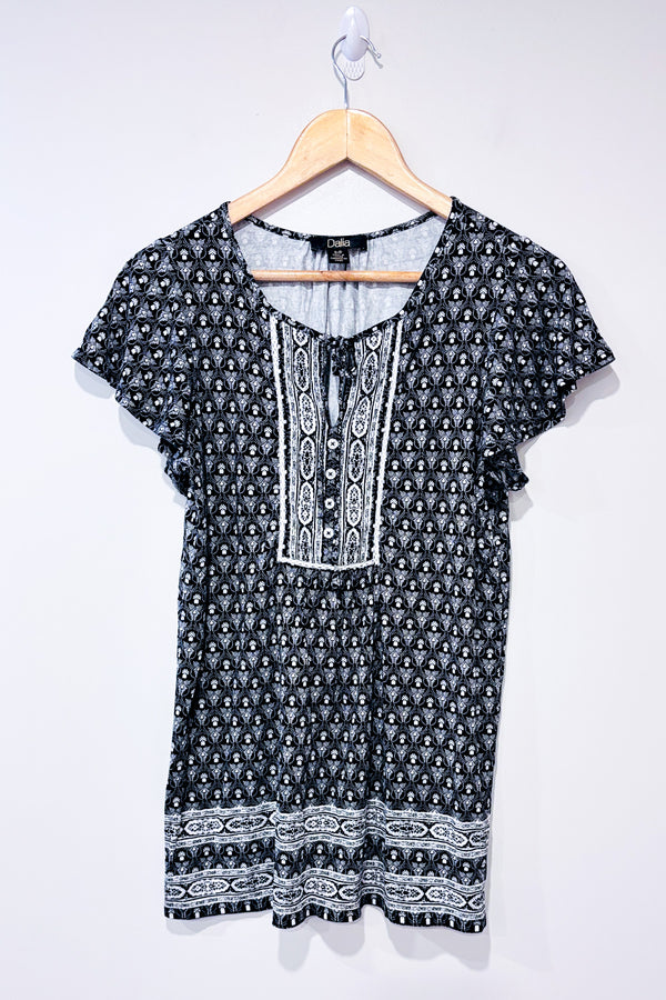T-shirt noir et blanc fleuri (s)-Dalia-La Penderie du Paradis 🕊