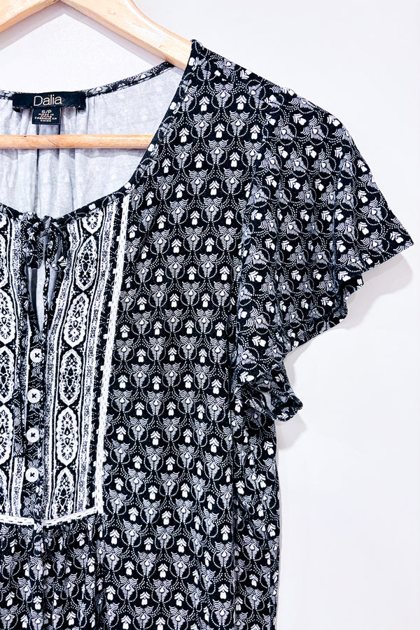 T-shirt noir et blanc fleuri (s)-Dalia-La Penderie du Paradis 🕊