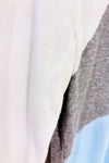 Chandail blanc gris et bleu (m)-Inspired Style-La Penderie du Paradis 🕊