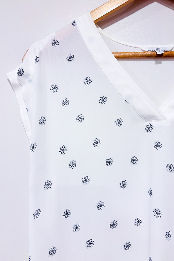 YY_Haut blanc avec fleurs (s)-Camber & Grace-La Penderie du Paradis 🕊