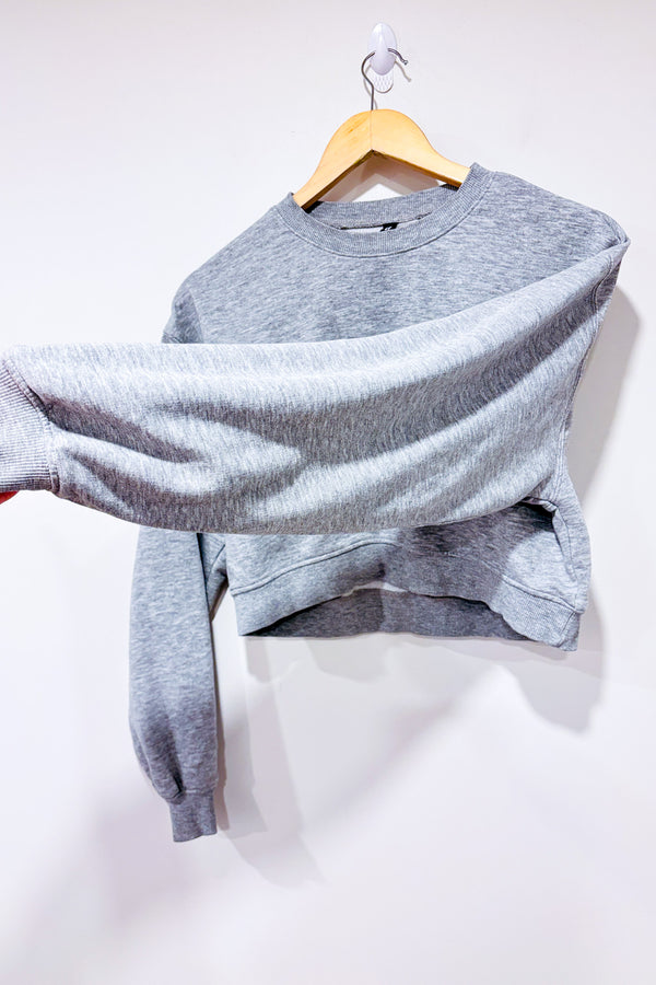 Chandail coupé gris ''love'' (s)-H&M-La Penderie du Paradis 🕊