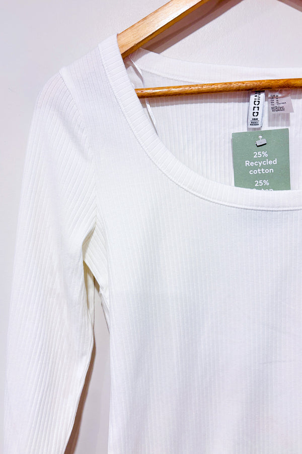 Chandail blanc court côtelé (m)-H&M-La Penderie du Paradis 🕊