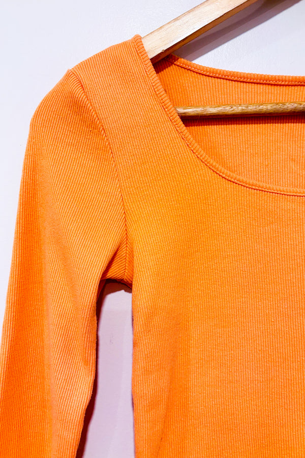 Chandail court orange côtelé (m)-Defrost-La Penderie du Paradis 🕊