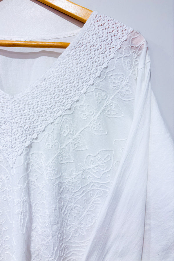 Haut blanc avec broderie fleurie (l)-Autres-La Penderie du Paradis 🕊