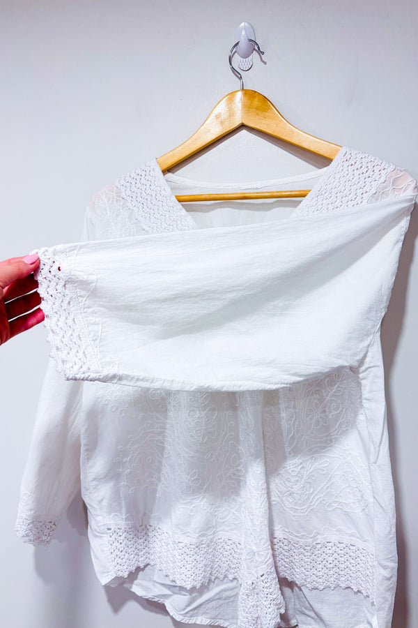 Haut blanc avec broderie fleurie (l)-Autres-La Penderie du Paradis 🕊