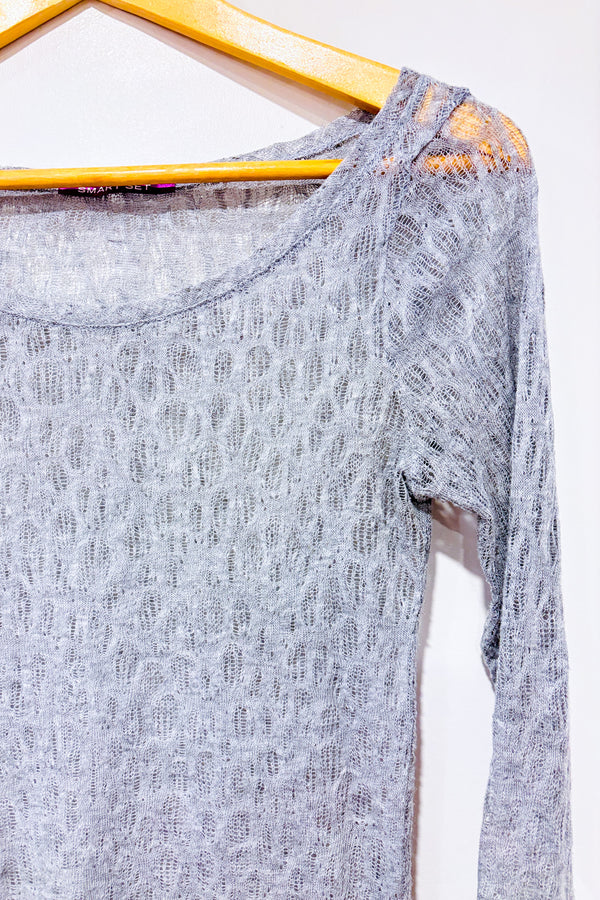 Chandail gris en maille légère (s) seconde main - Smart Set- La Penderie du Paradis