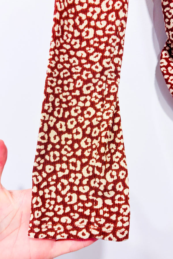 Chandail brun à col montant motif cheetah seconde main - Active USA- La Penderie du Paradis